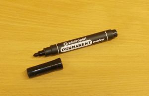 Popisovač, centropen permanent maker, fix, hrot 2,5mm, černý